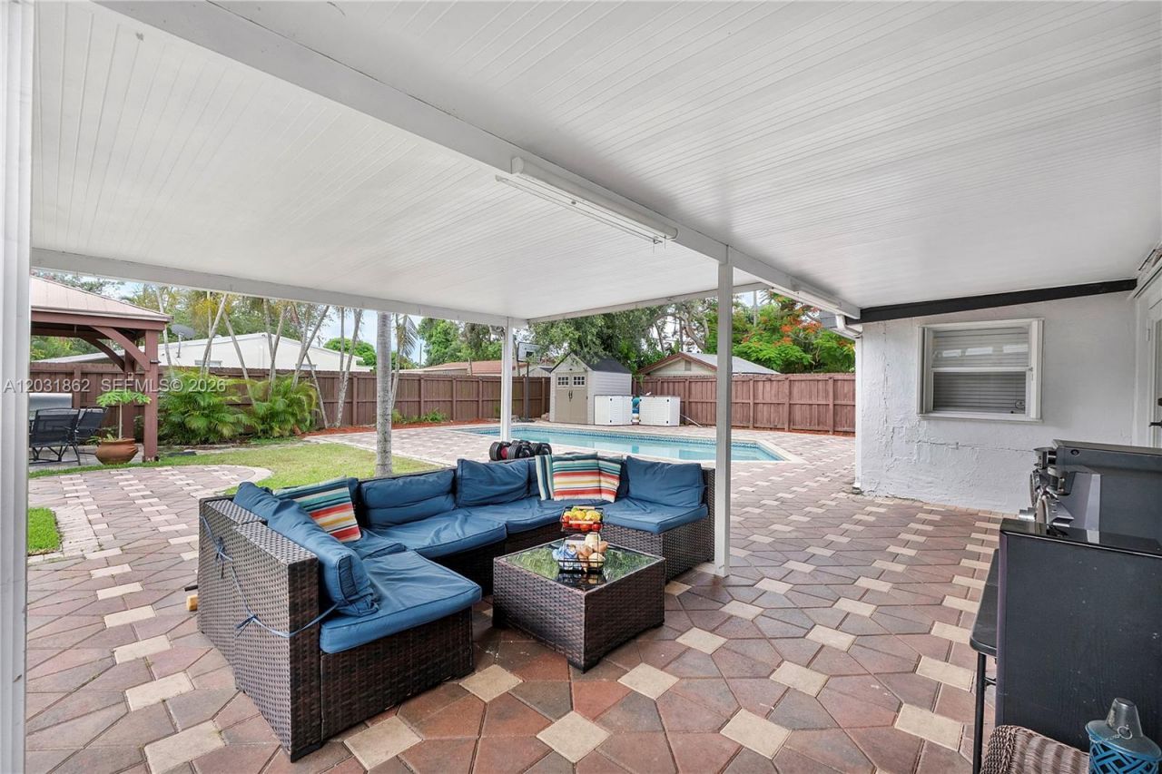 6810 Douglas St , Hollywood, FL 33024 Photo