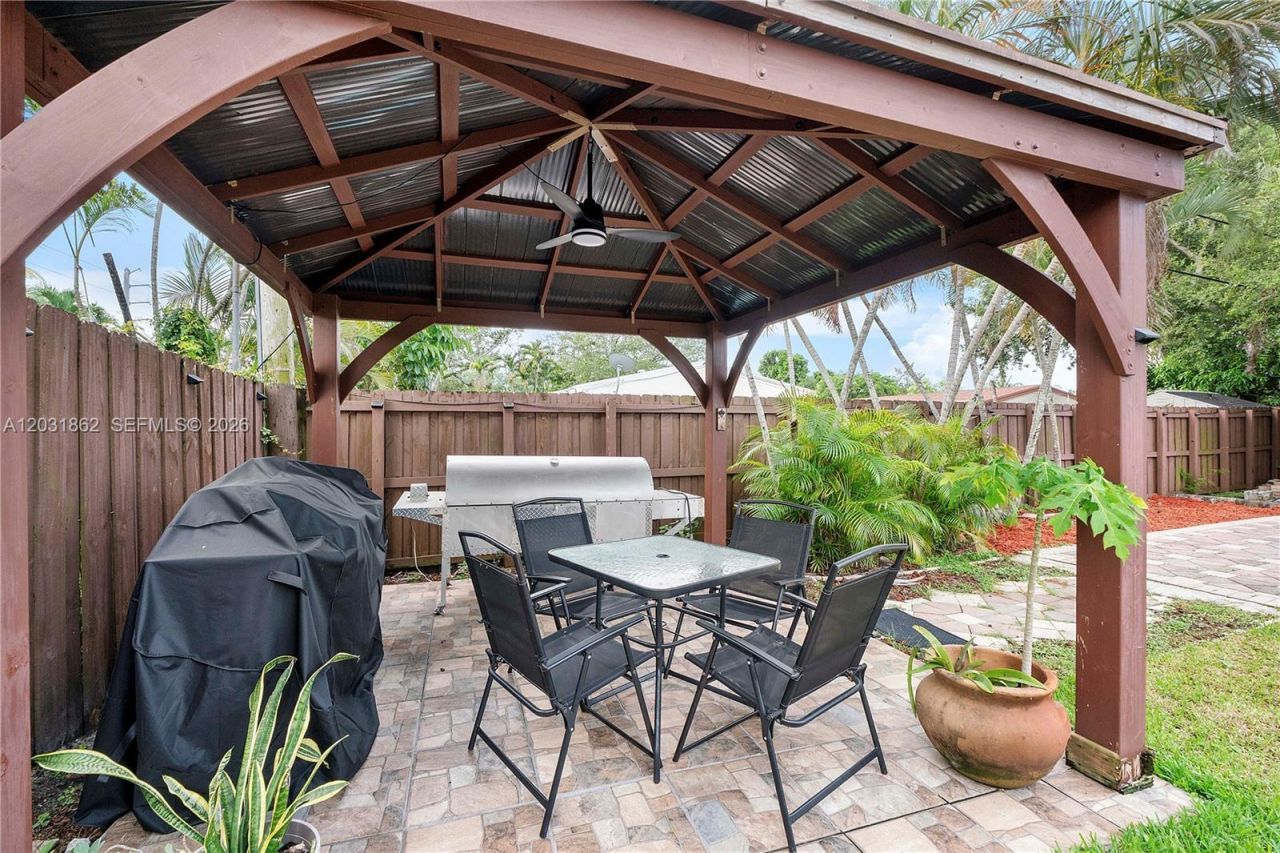 6810 Douglas St , Hollywood, FL 33024 Photo