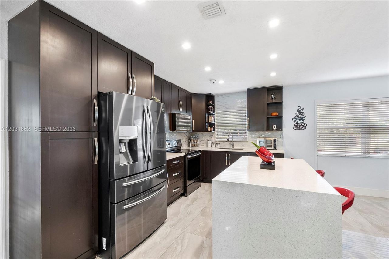 6810 Douglas St , Hollywood, FL 33024 Photo