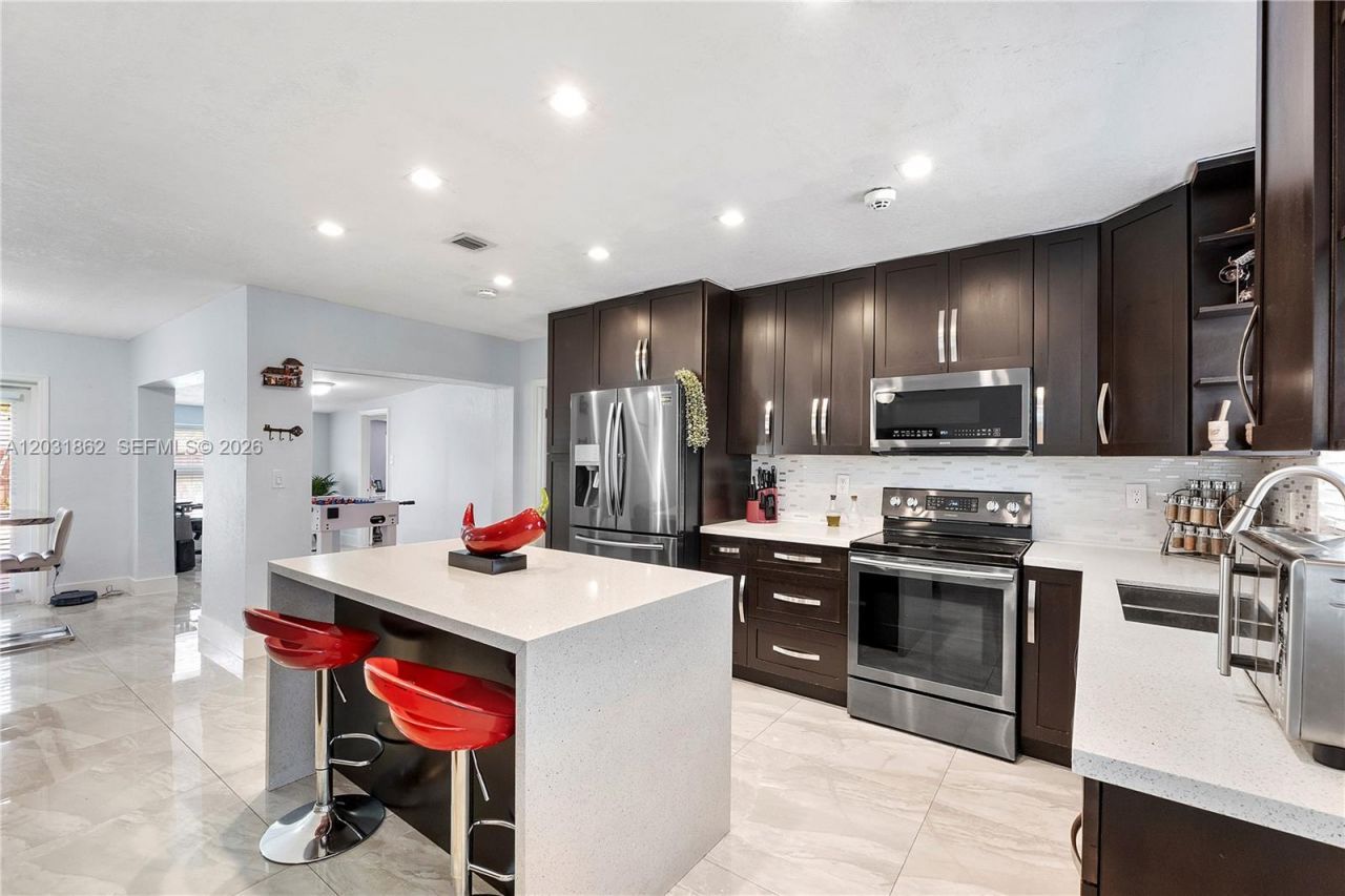 6810 Douglas St , Hollywood, FL 33024 Photo