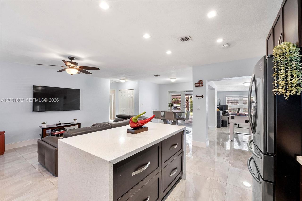6810 Douglas St , Hollywood, FL 33024 Photo