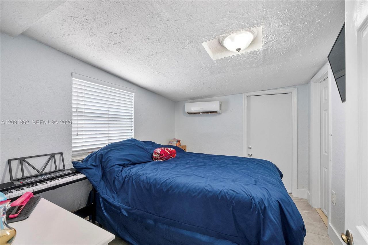 6810 Douglas St , Hollywood, FL 33024 Photo