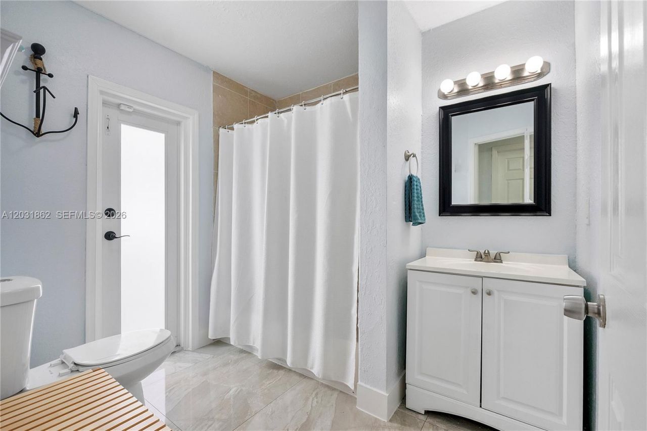 6810 Douglas St , Hollywood, FL 33024 Photo