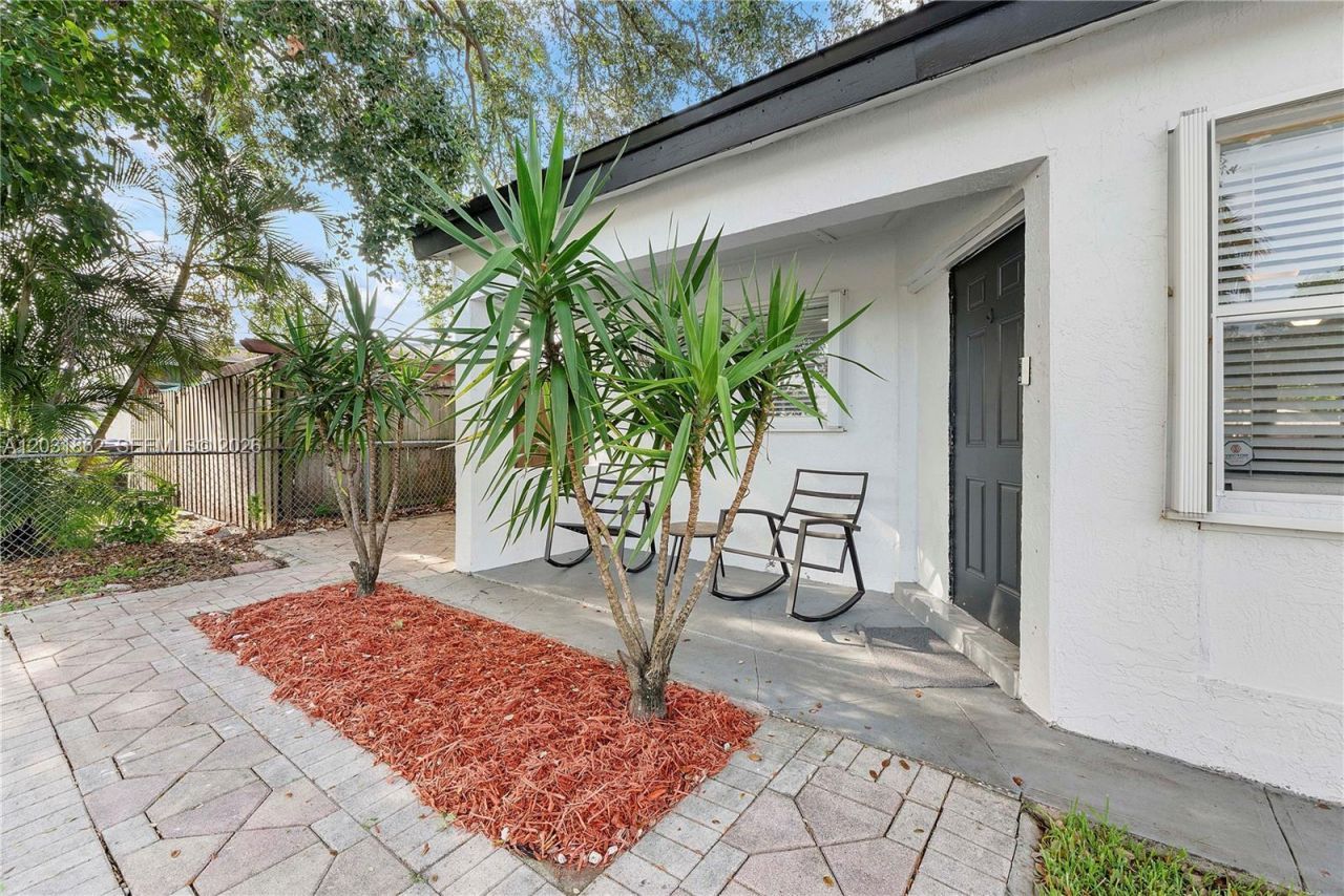 6810 Douglas St , Hollywood, FL 33024 Photo