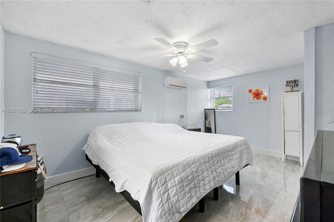 6810 Douglas St , Hollywood, FL 33024 Photo