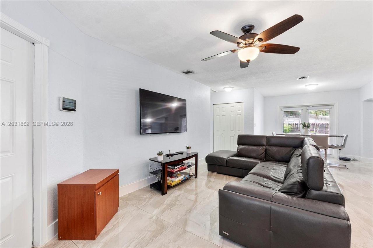 6810 Douglas St , Hollywood, FL 33024 Photo