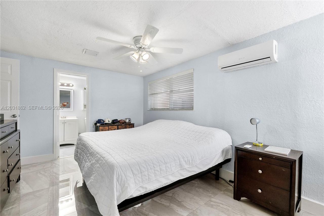 6810 Douglas St , Hollywood, FL 33024 Photo