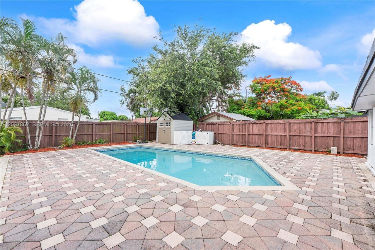 6810 Douglas St , Hollywood, FL 33024 Photo