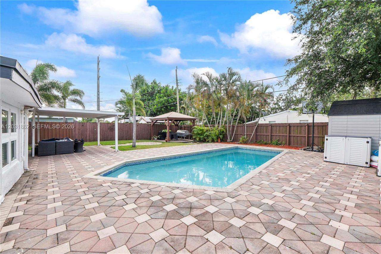 6810 Douglas St , Hollywood, FL 33024 Photo