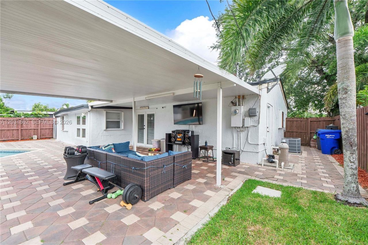 6810 Douglas St , Hollywood, FL 33024 Photo