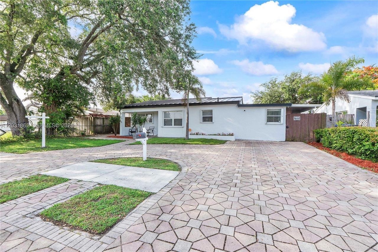6810 Douglas St , Hollywood, FL 33024 Photo
