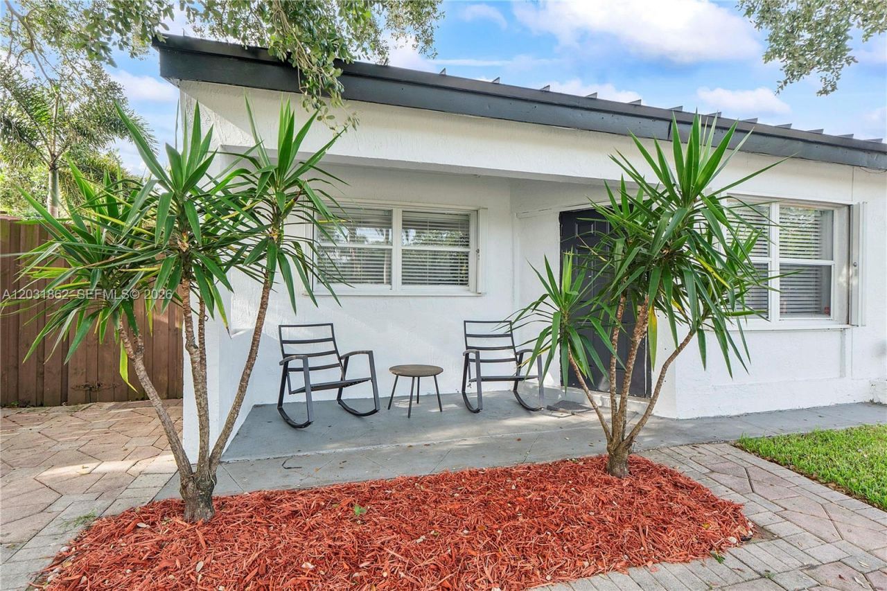 6810 Douglas St , Hollywood, FL 33024 Photo