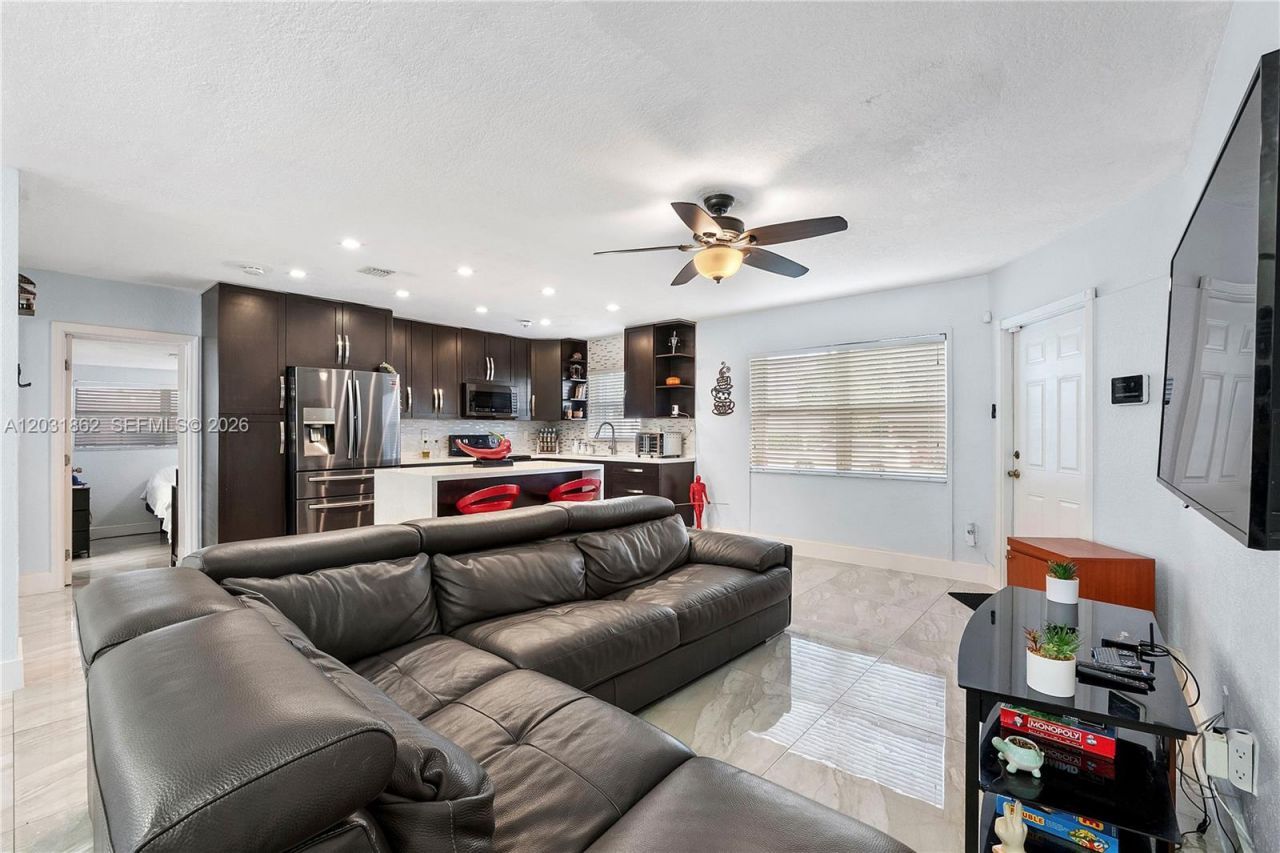 6810 Douglas St , Hollywood, FL 33024 Photo