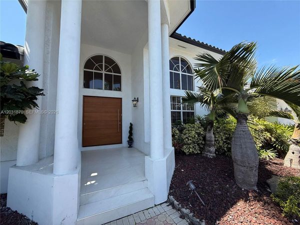 2940 NE 164th St , North Miami Beach, FL 33160