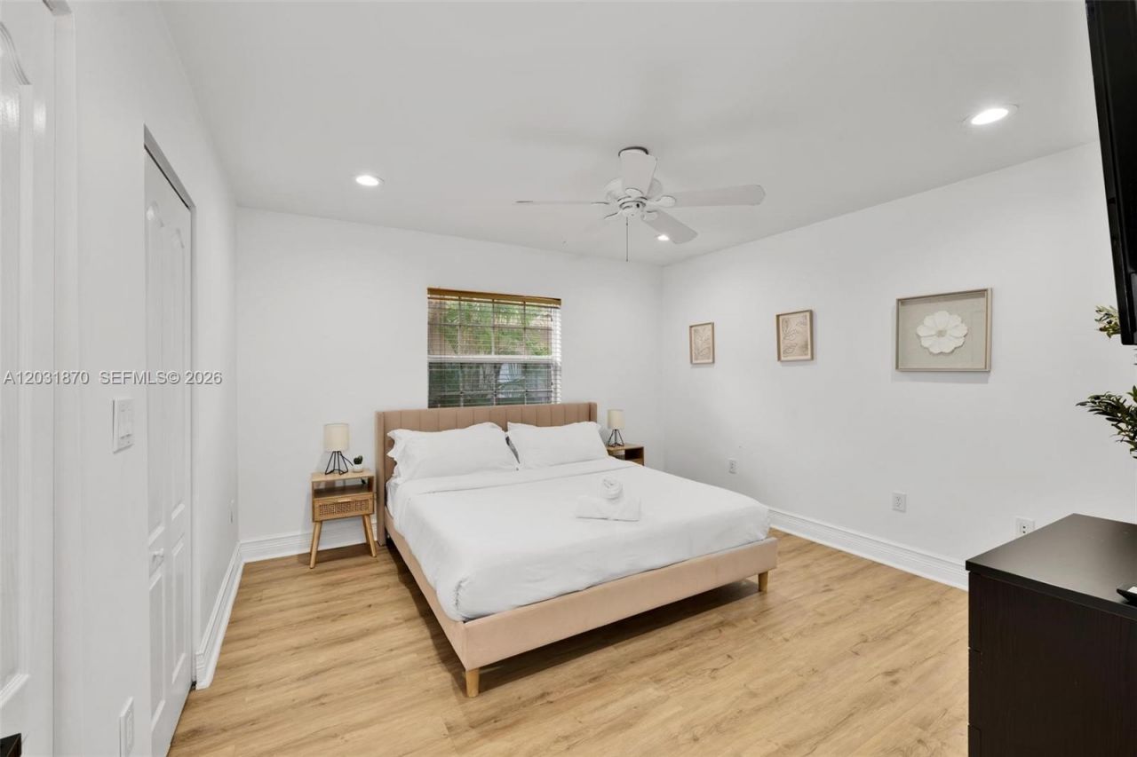 2940 NE 164th St , North Miami Beach, FL 33160 Photo
