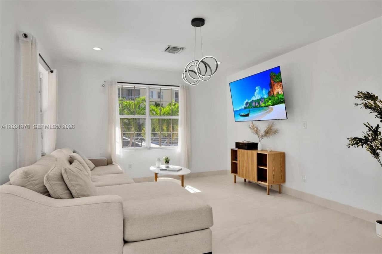 2940 NE 164th St , North Miami Beach, FL 33160 Photo