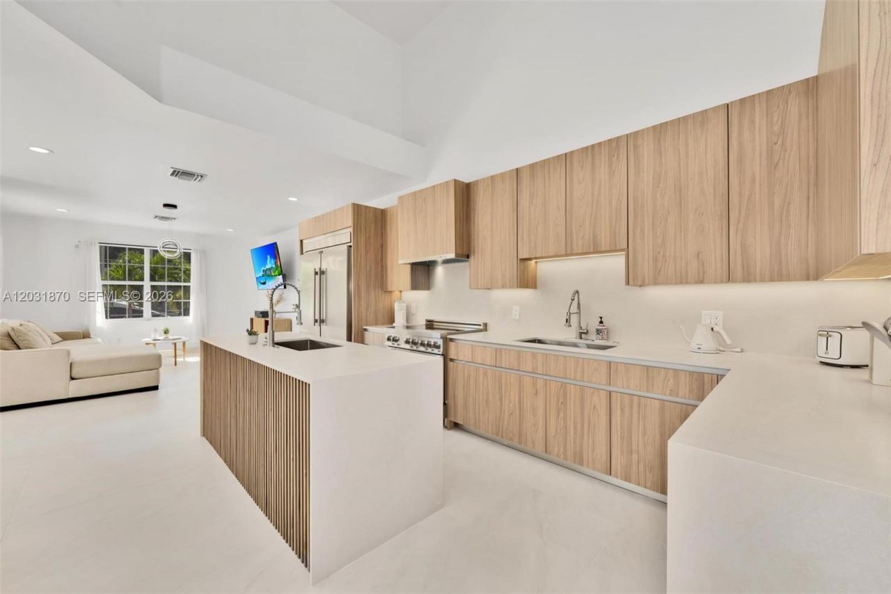 2940 NE 164th St , North Miami Beach, FL 33160 Photo