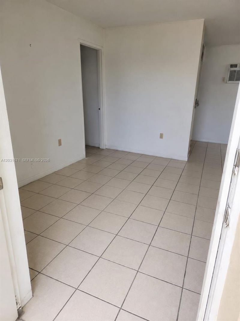 8935 SW 28th St , Unit 8935, Miami, FL 33165 Photo