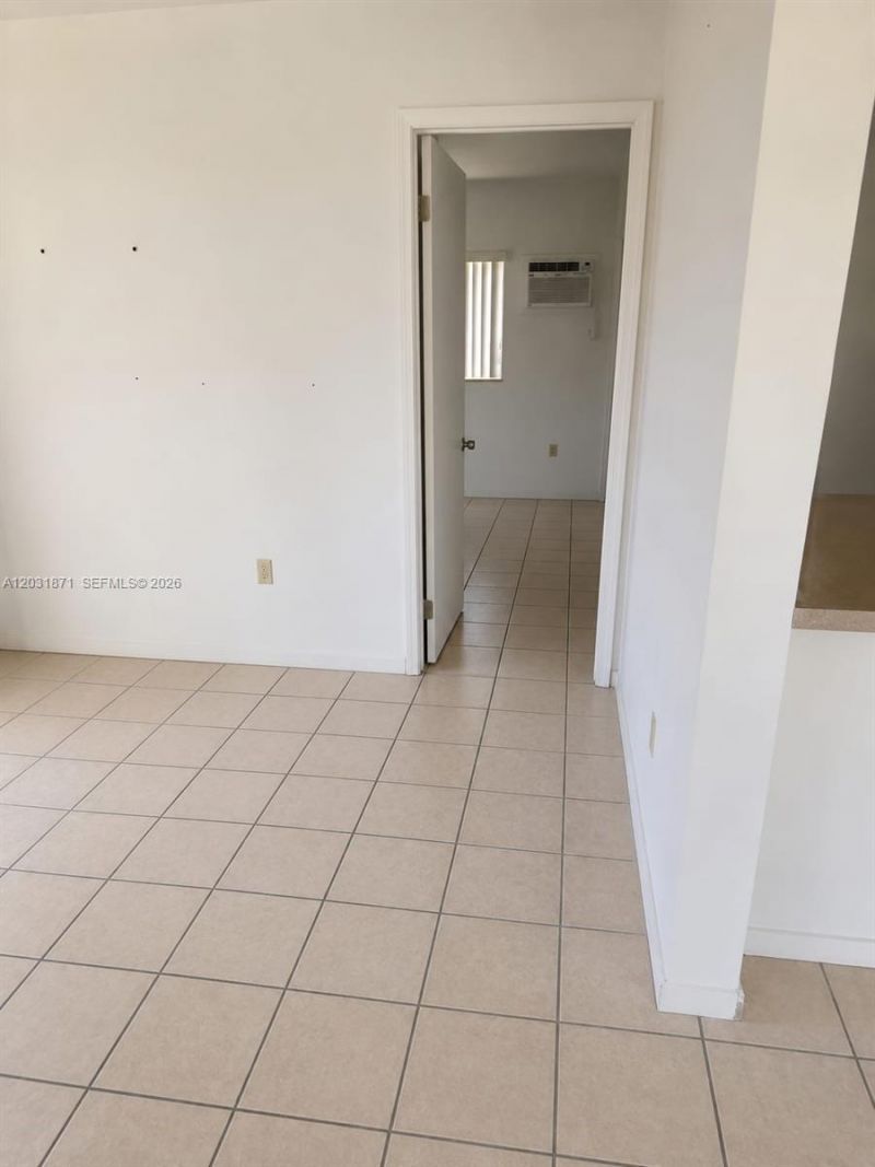 8935 SW 28th St , Unit 8935, Miami, FL 33165 Photo
