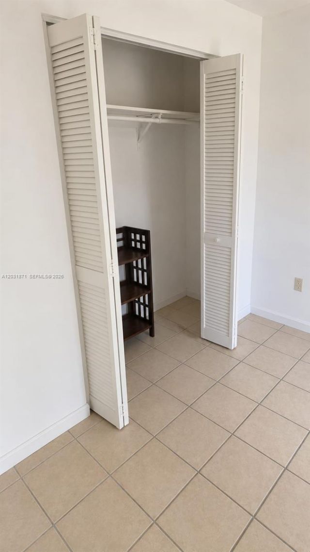 8935 SW 28th St , Unit 8935, Miami, FL 33165 Photo