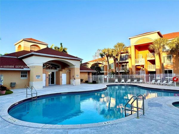 6900 SW 39th St , Unit 206J, Davie, FL 33314