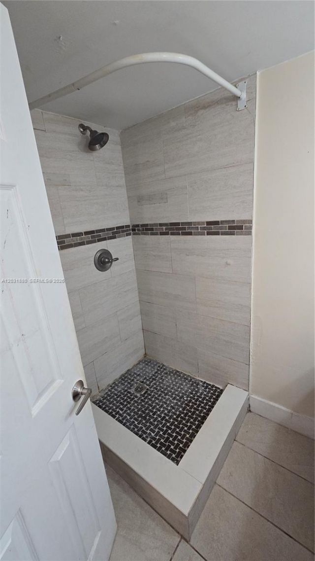 1450 NE 191st St , Unit 106, Miami, FL 33179 Photo