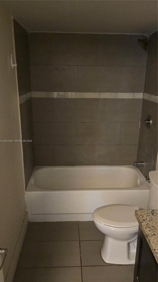 1450 NE 191st St , Unit 106, Miami, FL 33179 Photo