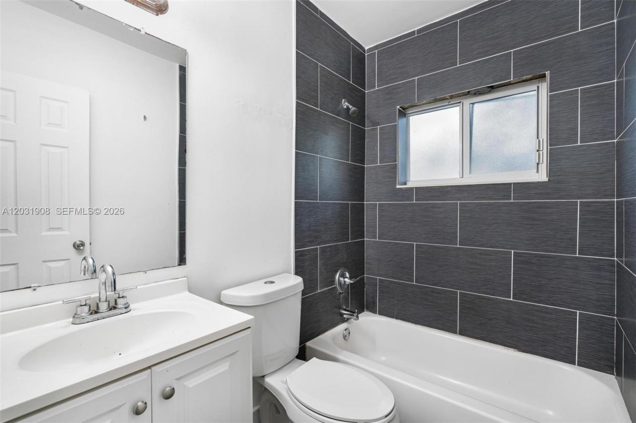 730 NE 128th St , Unit 7, North Miami, FL 33161 Photo
