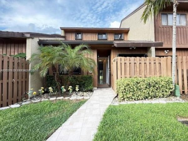 4182 S Pine Island Rd, Davie, FL 33328