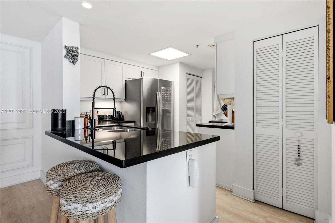 701 Brickell Key Blvd , Unit 1106, Miami, FL 33131 Photo