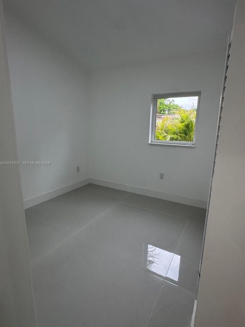 15615 NE 5th Ct , Unit B, Miami, FL 33162 Photo