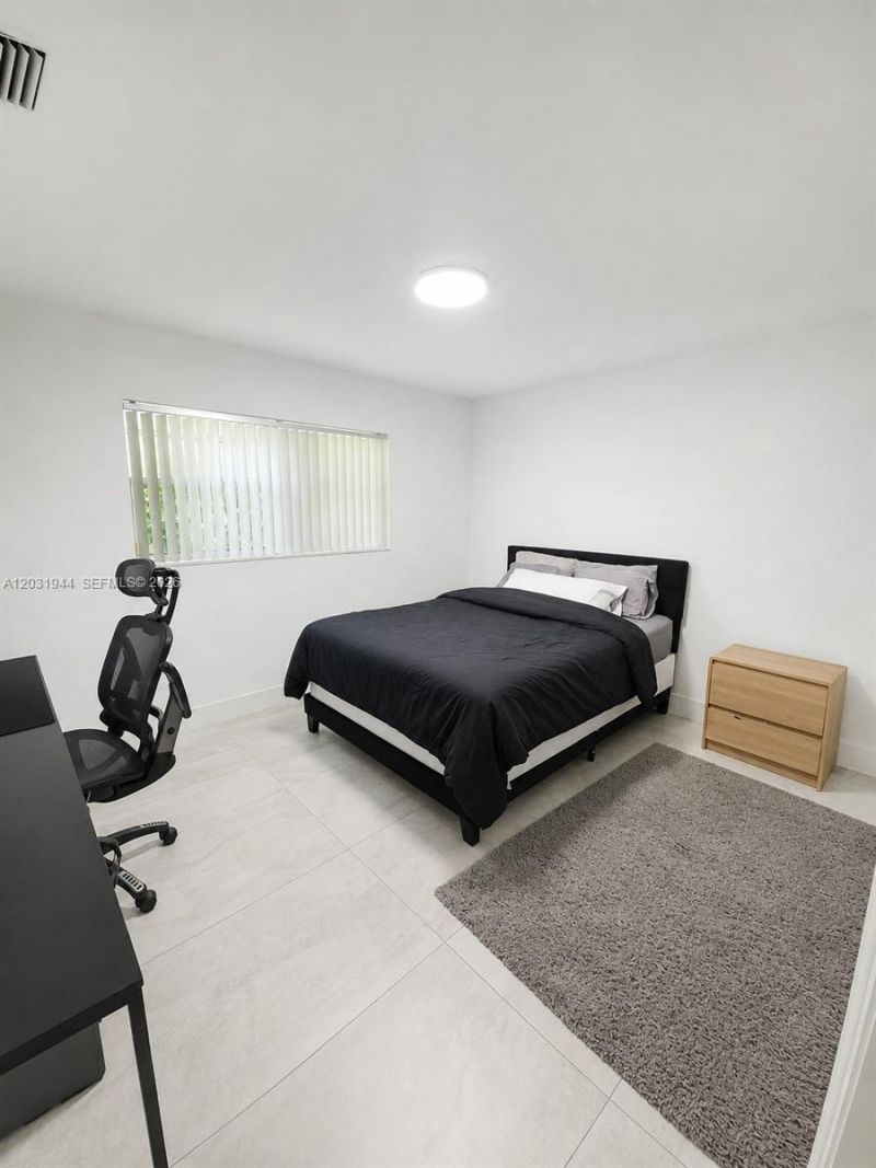 800 NE 2nd Ct, Hallandale Beach, FL 33009 Photo
