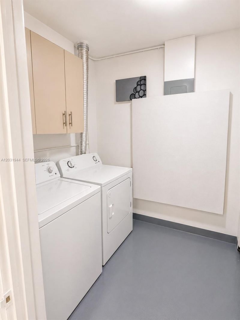 800 NE 2nd Ct, Hallandale Beach, FL 33009 Photo