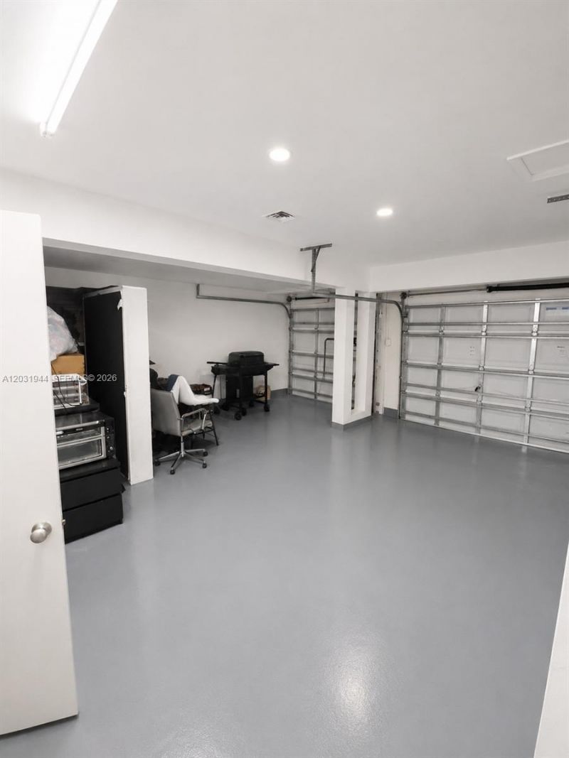 800 NE 2nd Ct, Hallandale Beach, FL 33009 Photo