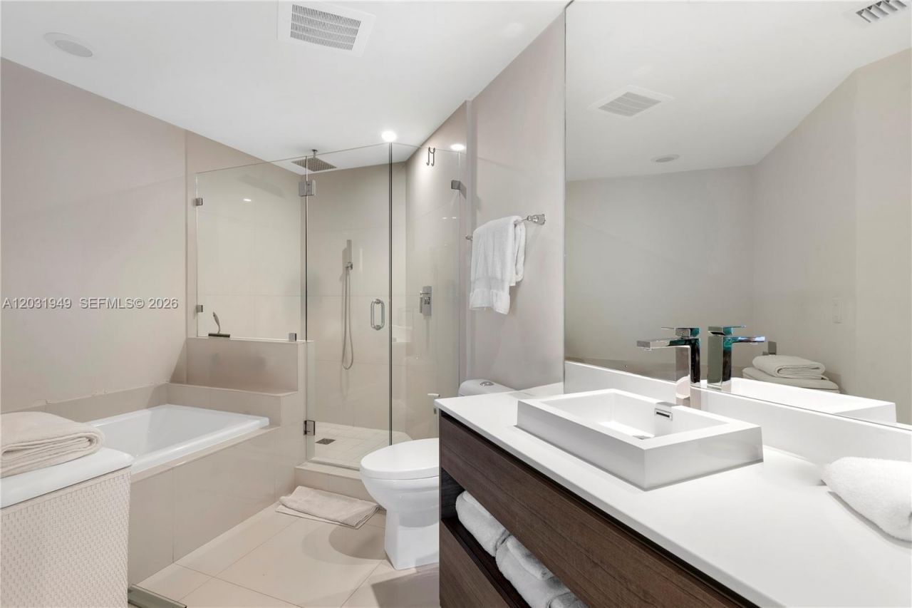 1100 S Miami Ave , Unit 3810, Miami, FL 33130 Photo