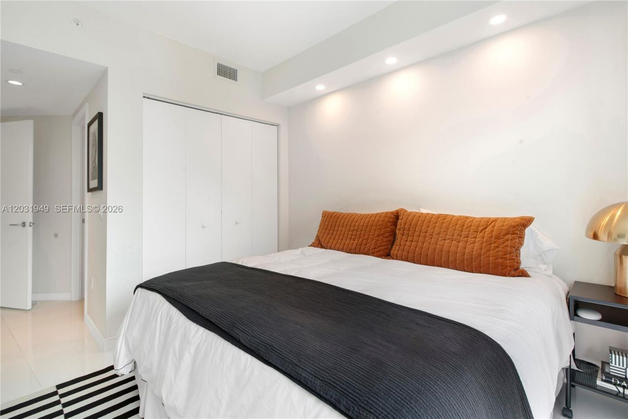 1100 S Miami Ave , Unit 3810, Miami, FL 33130 Photo