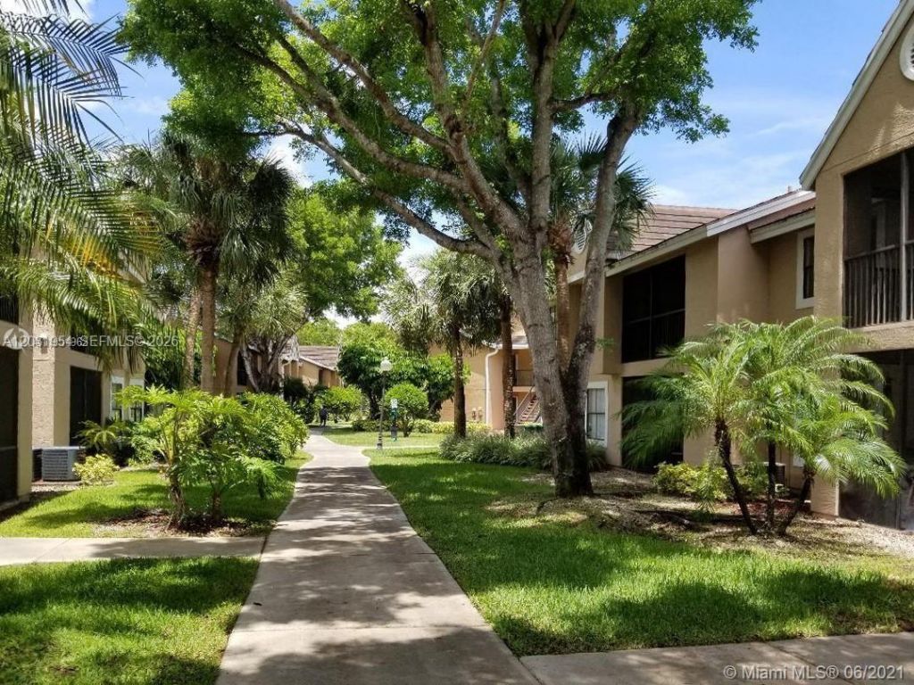 15610 SW 105th Ln, Unit 606, Miami, FL 33196 Photo
