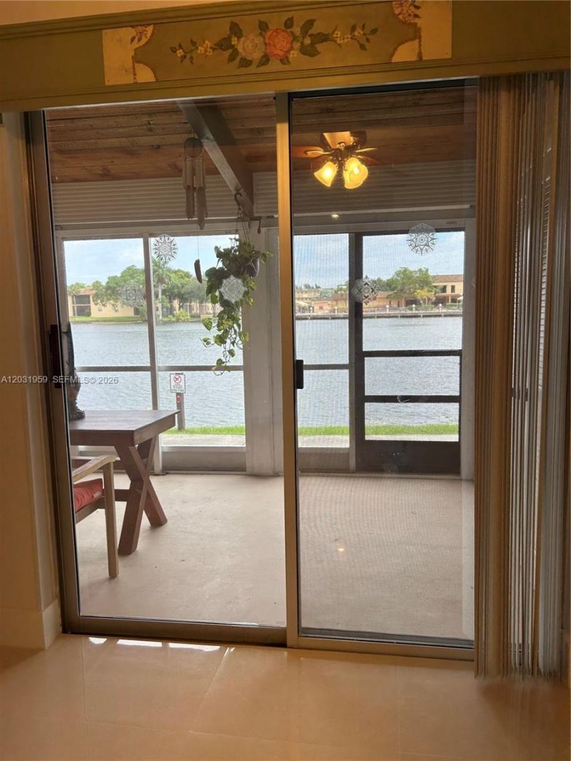 322 Briarwood Cir , Unit 1-17, Hollywood, FL 33024 Photo