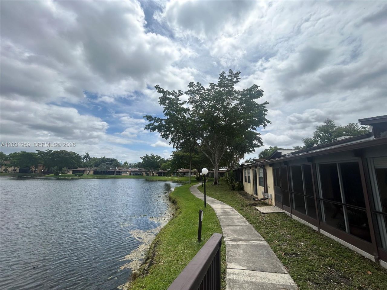 322 Briarwood Cir , Unit 1-17, Hollywood, FL 33024 Photo