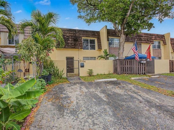 3764 SW 60th Ter, Unit 15, Davie, FL 33314