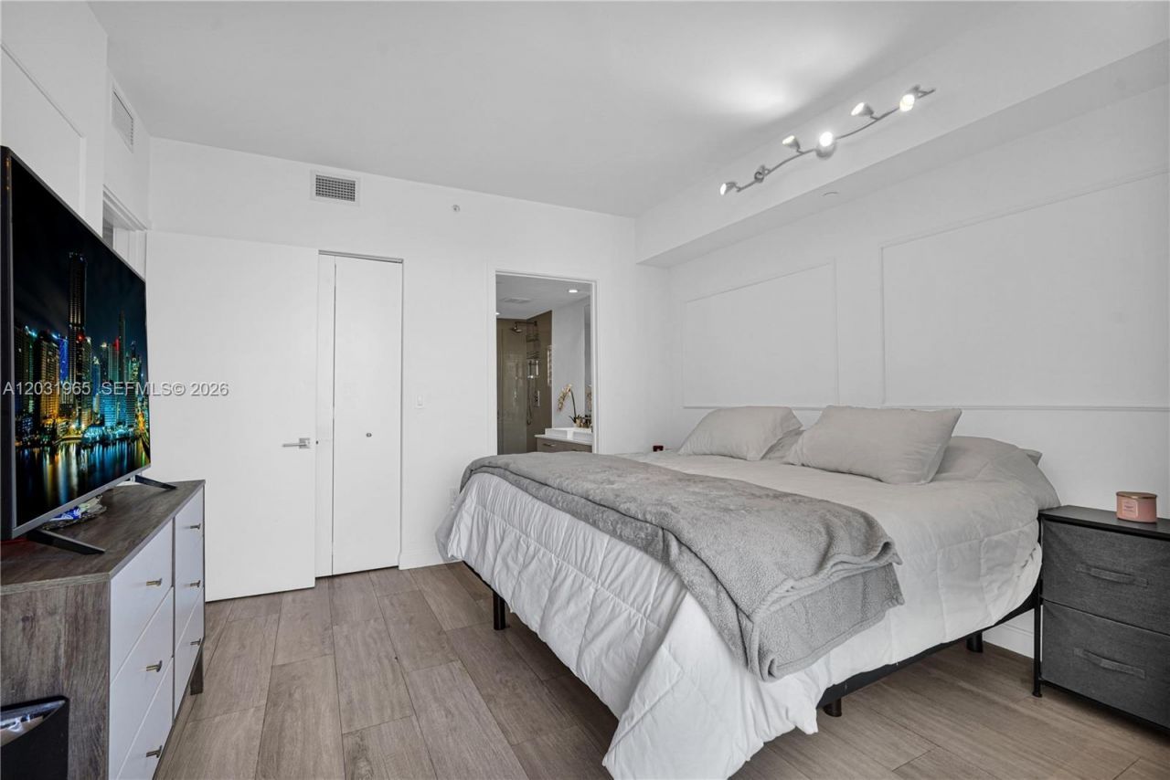 45 SW 9th St , Unit 2901, Miami, FL 33130 Photo