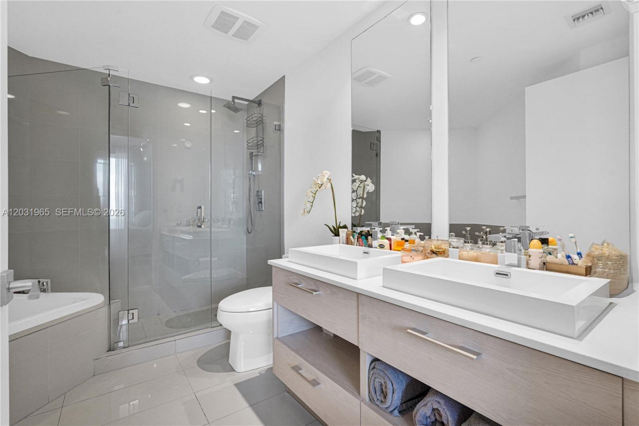 45 SW 9th St , Unit 2901, Miami, FL 33130 Photo