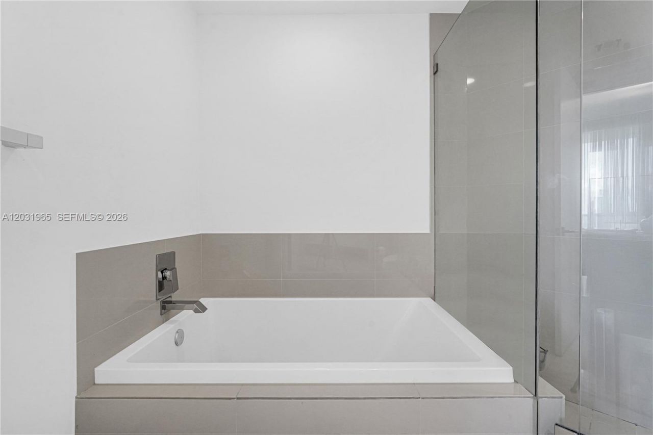 45 SW 9th St , Unit 2901, Miami, FL 33130 Photo