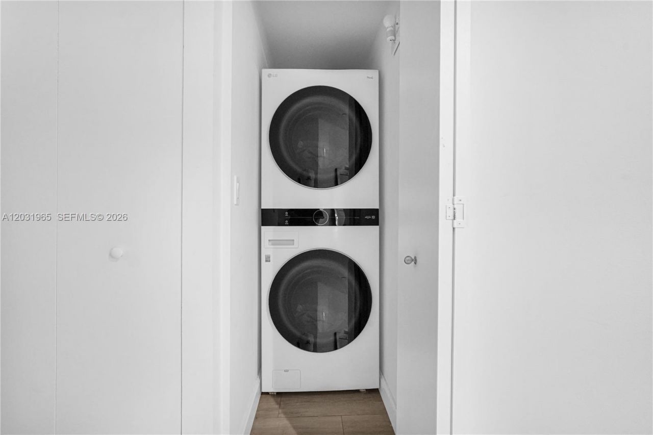45 SW 9th St , Unit 2901, Miami, FL 33130 Photo