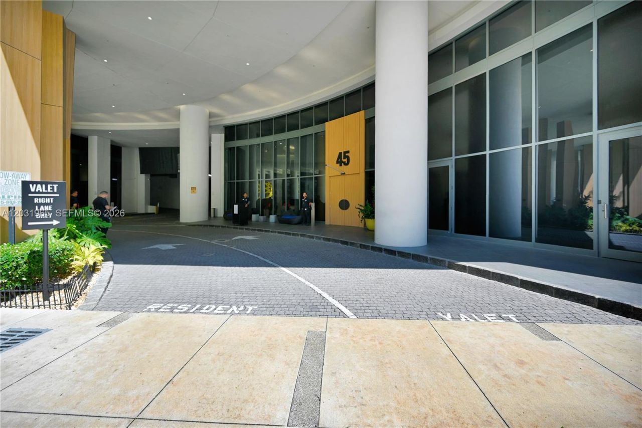 45 SW 9th St , Unit 2901, Miami, FL 33130 Photo