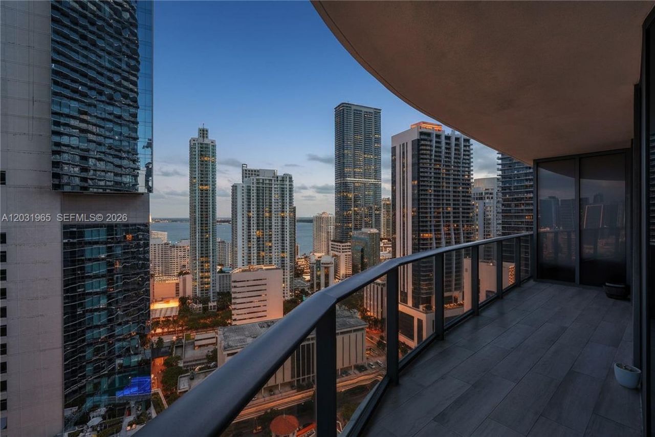 45 SW 9th St , Unit 2901, Miami, FL 33130 Photo