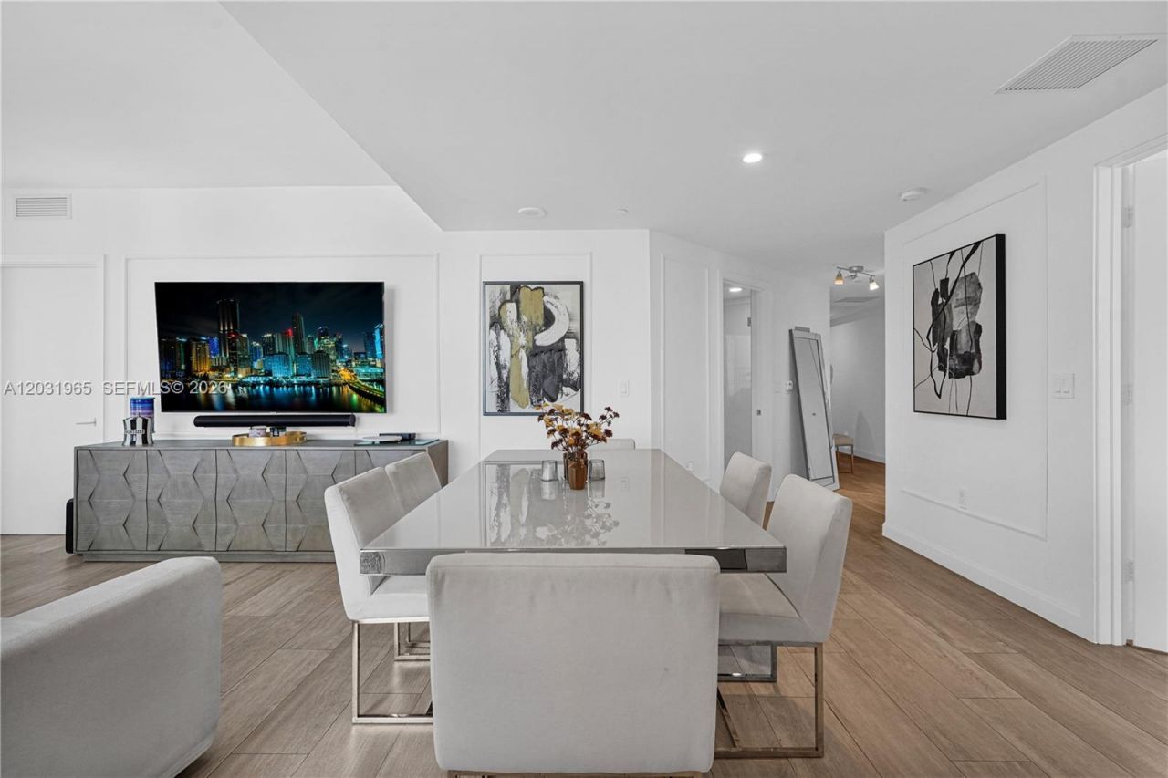 45 SW 9th St , Unit 2901, Miami, FL 33130 Photo