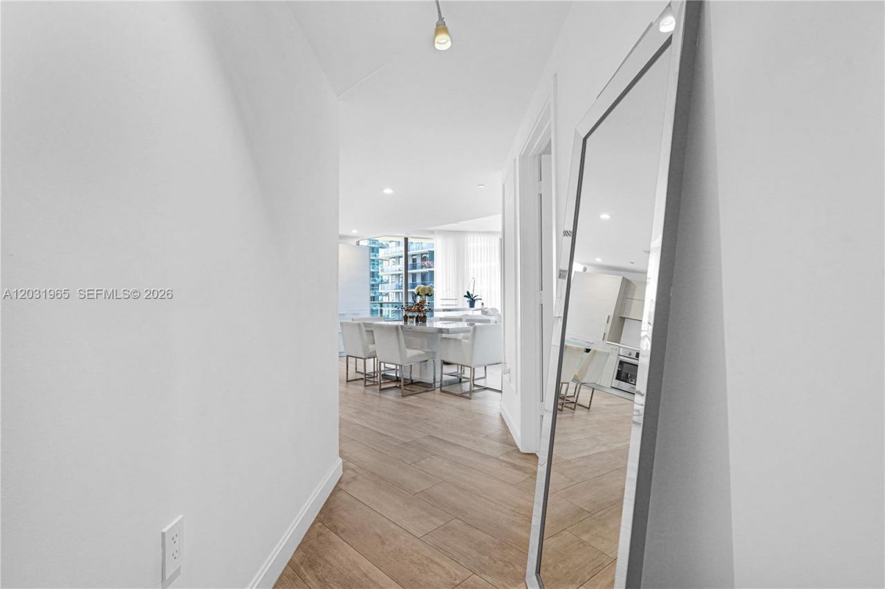 45 SW 9th St , Unit 2901, Miami, FL 33130 Photo