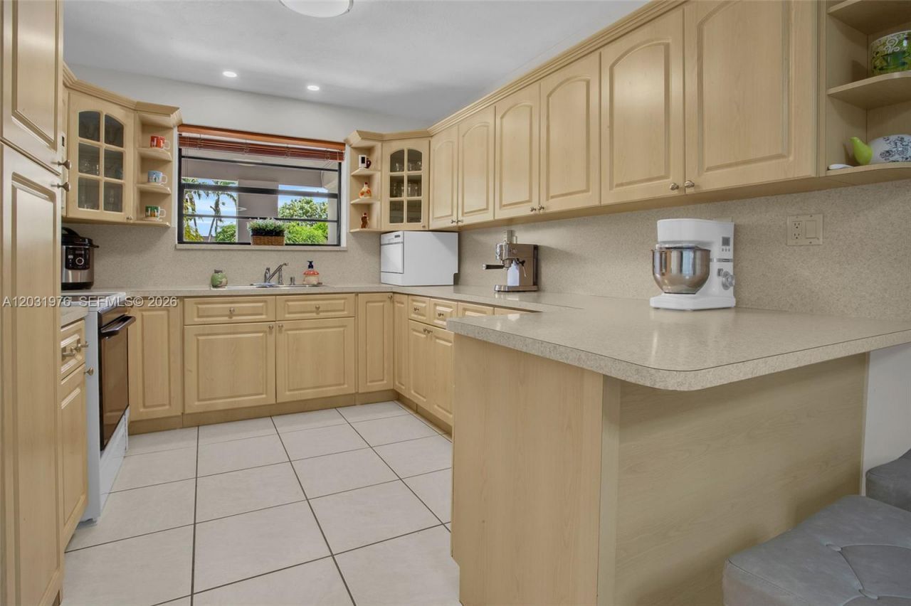 855 W 70th Pl , Hialeah, FL 33014 Photo