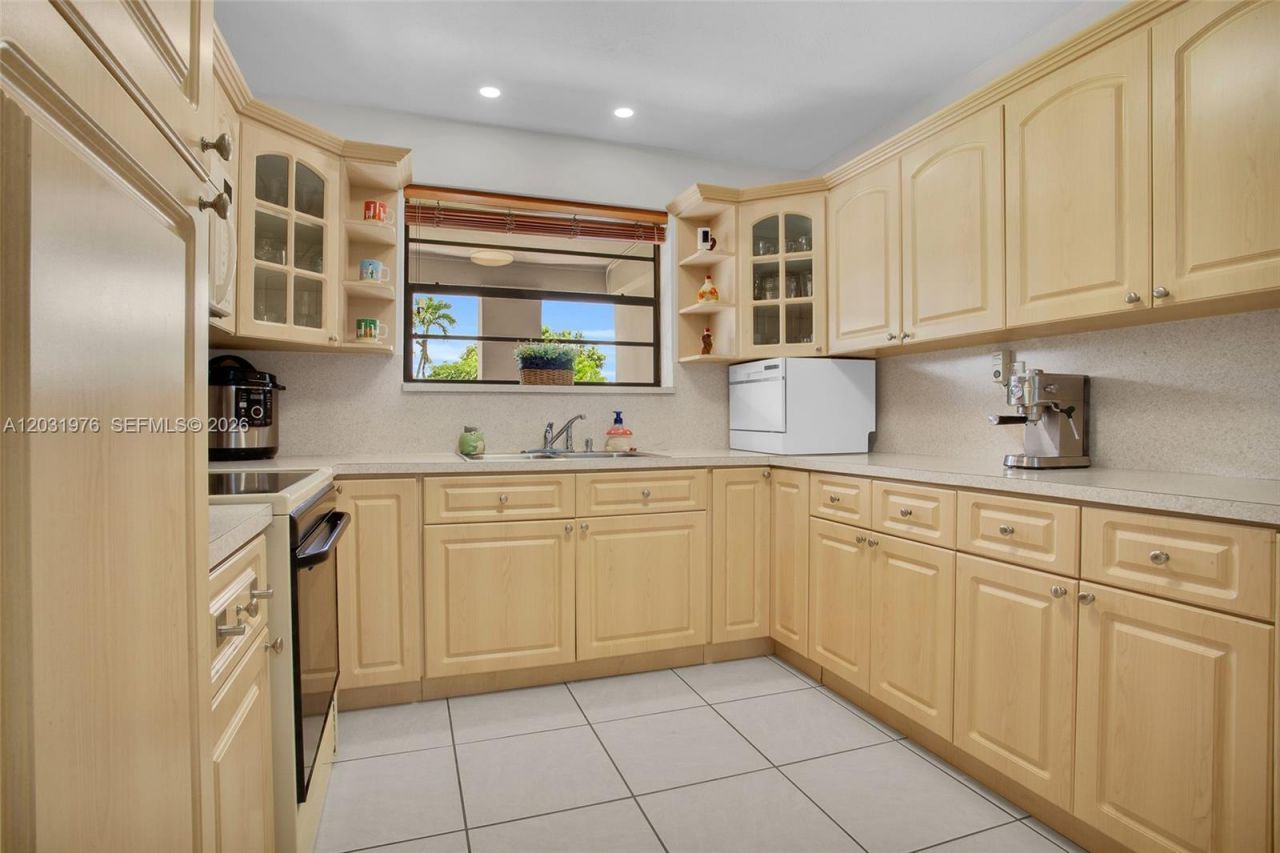 855 W 70th Pl , Hialeah, FL 33014 Photo